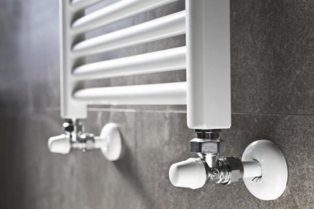 Radiateur &agrave; eau ou s&egrave;che-serviette, un choix qui d&eacute;pend de chaque pi&egrave;ce du logement